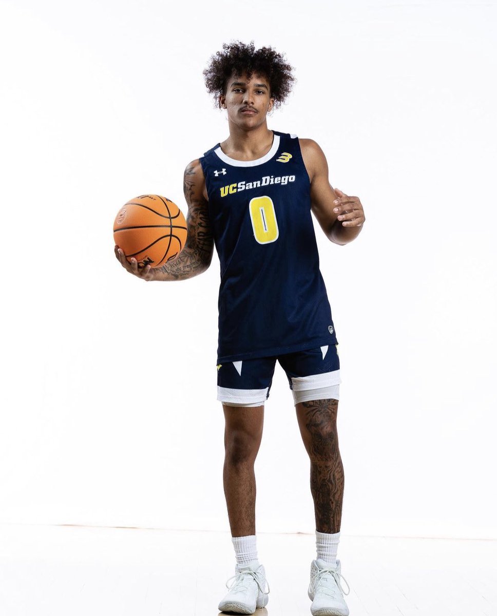 @RoddieAnderson opened his college career with 10 points, 6 rebounds, and 5 assists for UC San Diego. #TrustTheProcess