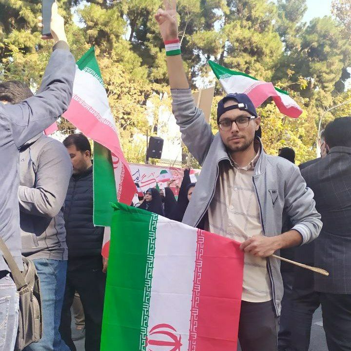 nvdjo's tweet image. #NewProfilePic

همیشه افتخار کردم به این پرچم
من عاشق ایرانم
ایرانم عاشق من 🇮🇷❤️