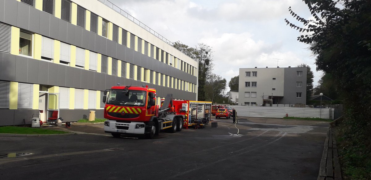 Une importante inondation dans les bâtiments du lycée ne permet pas le retour des usagers. Mise en oeuvre de la continuité pédagogique. Merci à toutes les équipes mobilisées.