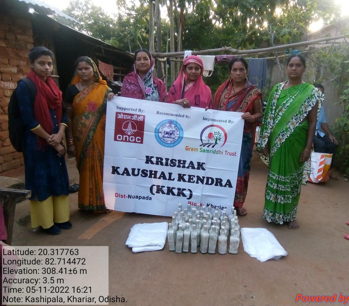 GramSamriddhi's tweet photo. #Skilled Women collecting #MushroomSpawn.
600 Farmers of #Nuapada District skilled yet abt Mushroom Production to ensure their Food Security under #KrishiKaushalKendra, an initiative of @GramSamriddhi with support of @DM_Nuapada @CDAONuapada @ONGC_SBA @ONGC_ @CMD_ONGC @apovl https://t.co/ulvfLKjoGa