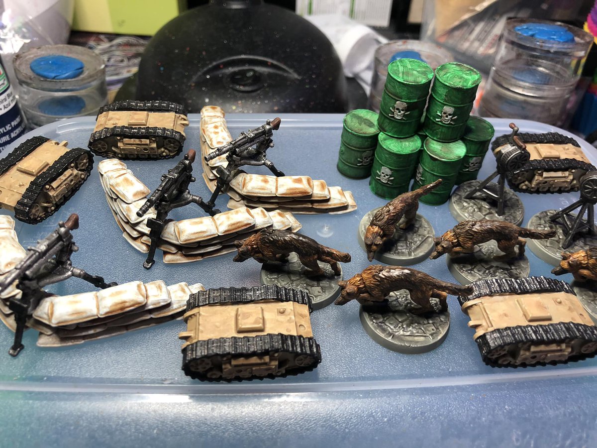 Pic. 1 by Vlad Bradea &amp; pic. 2 by Jon Chan 😍

#miniaturepainting #miniatures