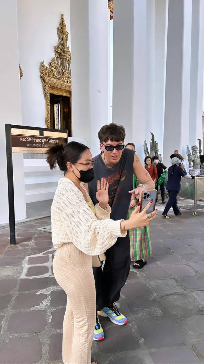 JazminePutan's tweet photo. I met my idol here in Thailand 🇹🇭

ILYSB- Paul Klein 🥰

#LANY #PaulKleinLANY #ILYSB #Thailand #travel https://t.co/pvGbyzlZZT