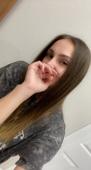 Goodnight 🌙 &hearts;️ don&rsquo;t forget link in bio 😘 https://t.co/pINV15y7Xa