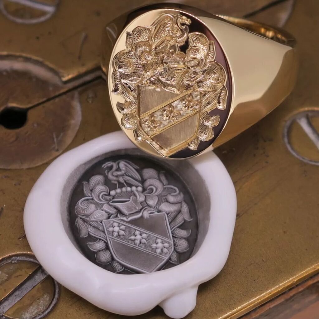londonengraver's tweet photo. Stunning from any angle 😍
Seal engraved Coat of Arms with it's wax impression 💫🌟
#londonengraver #masterengraver #handengraving #coatofarms #crestring #heraldicartist #pinkyring #sealengraving #waximpression https://t.co/DPKhSEsLVm https://t.co/L2YmInpLlN