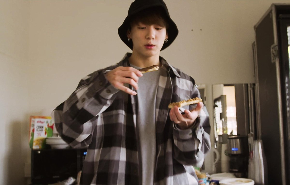 ㅡ🍞 Breakfast time with jeon jungkook ☕

#JK
#jungkook #방탄소년단 #정국  <a href="/BTS_twt/">방탄소년단</a>