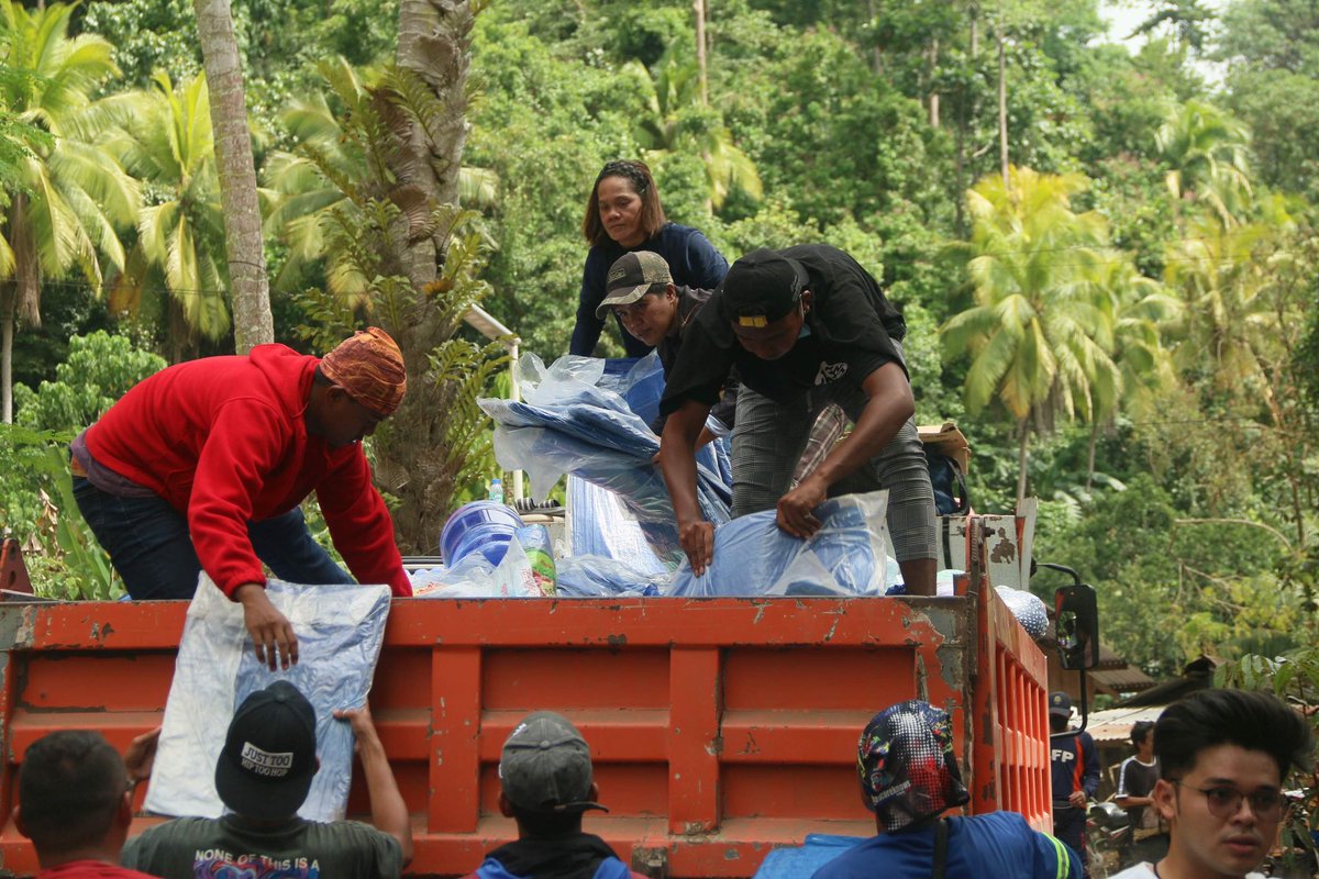 lingkodkatribu's tweet photo. Last November 4, under the leadership of EDSP and MIPA - BARMM, a relief mission was conducted in Sitio Lantang, Datu Blah Sinsuat.

Through efforts of donors such as Lingkod Katribu, the project was able to reach 222 families of which around 95% are Teduray.

#LingkodKatribu https://t.co/mT97yLKn7B