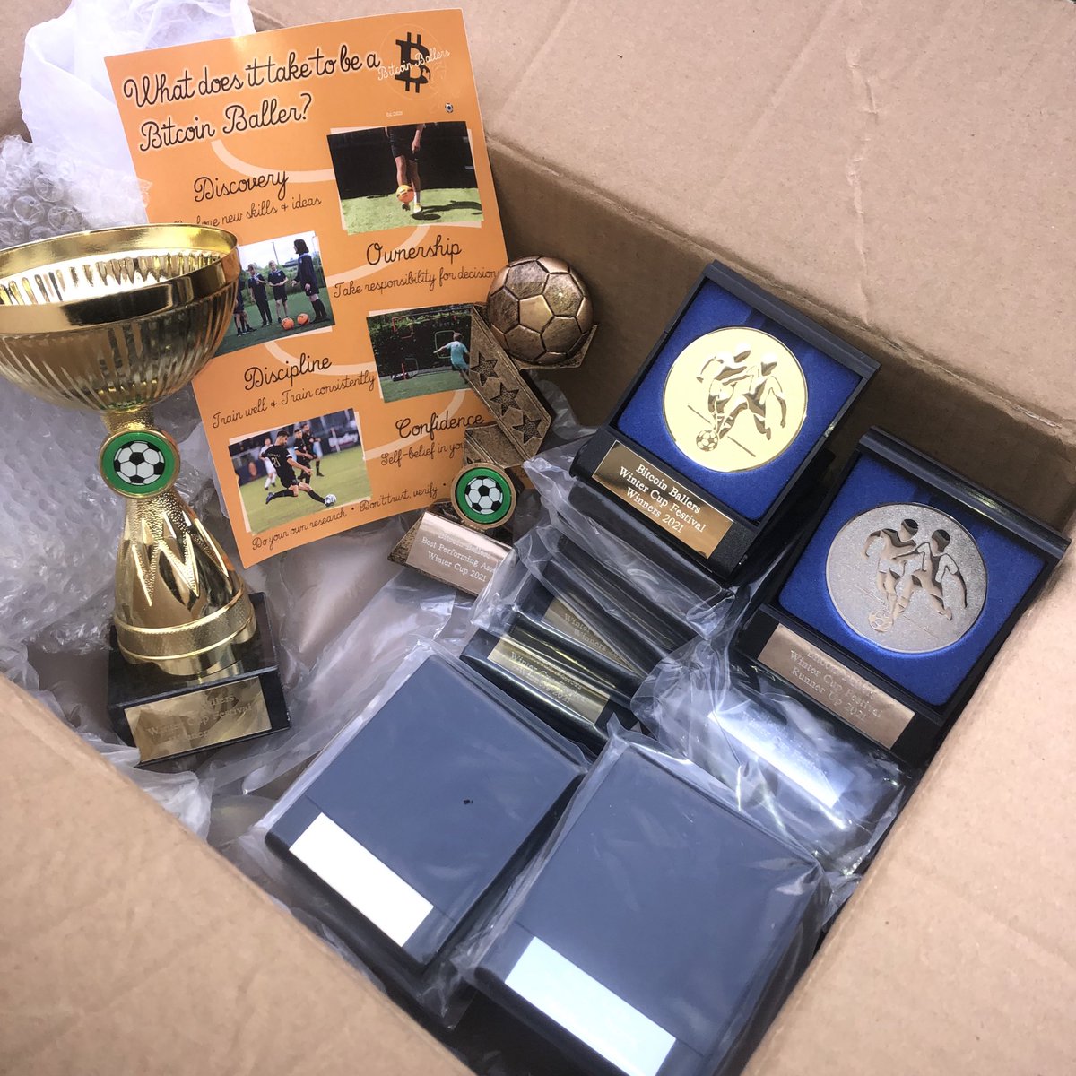 JosiasCarbon's tweet photo. Some #ProofOfWork rewards handed to deserving young ₿itcoin ₿allers in 2021 ⚒️⚽️🛍🎁
What’s in store for ₿itcoin ₿allers Winter Cup Festival 2022…? 👀🤗🧡
#BBWCF2022 ❄️🏆⚽️🏟 #ForTheKids👧🧒👦 https://t.co/egUI5db8at