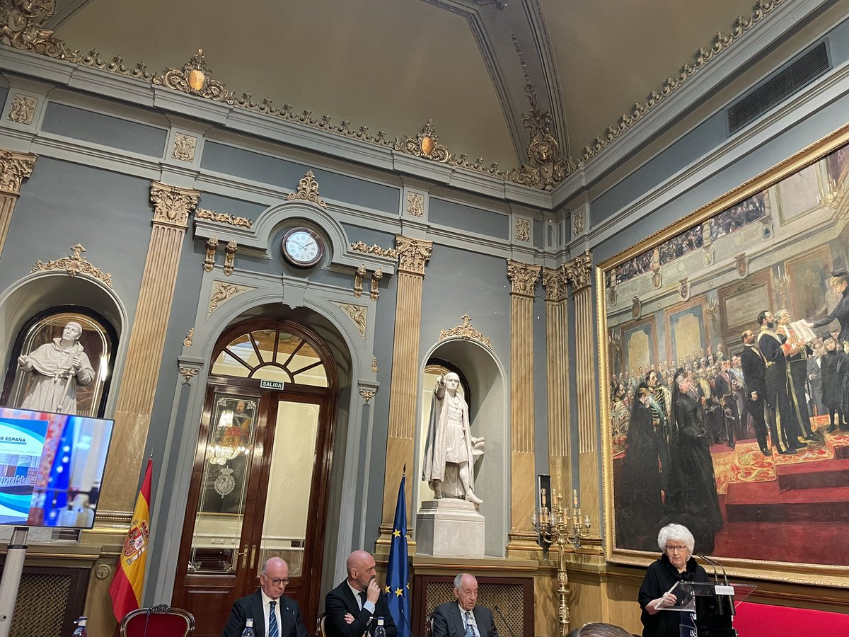 AnaBujaldon's tweet photo. Os recomiendo la lectura de #RelanzarEspaña , un libro con las reflexiones del II Congreso Nacional de @AhoraCivil y que esta mañana presentamos en el @Senadoesp #accionya #compromiso @MujeresFedepe #IgualdadDeGenero #liderazgo https://t.co/wdRJ4t8YTA