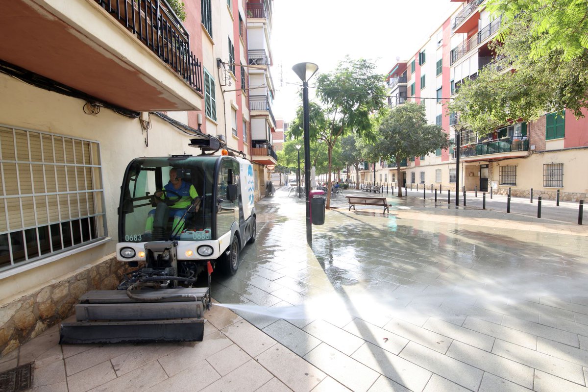 EMAYA_Palma's tweet photo. Netejam amb aigua tots els barris de Palma.
Aquests dies, treballant a Son Cladera.
Per favor, ajuda'ns a mantenir #PalmaNeta. https://t.co/8f6x96XkTc