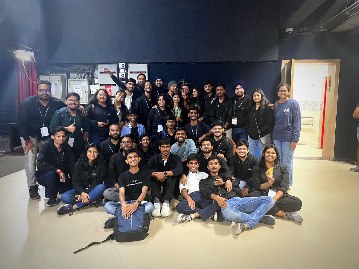 PrathameshOnX's tweet photo. Wrapped up #devfest 2022 by @GDGNagpur_ 
Great success 🎉🚀🚀 https://t.co/I4iqBI9TcR