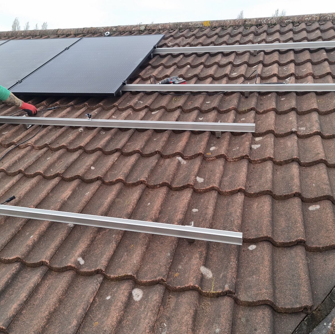 AtlanticRenewab's tweet photo. 10 panels and a Fox All-In-One Inverter installed in Warrington last week⚡️🏠 All roofing and electrics completed by our trained and experienced installation team 💚  #solar #solarpv #solarpower #solarenergy #solarinstall #solarpanels #renewables #renewablesenergy #gogreen https://t.co/zkw1SPC2rQ