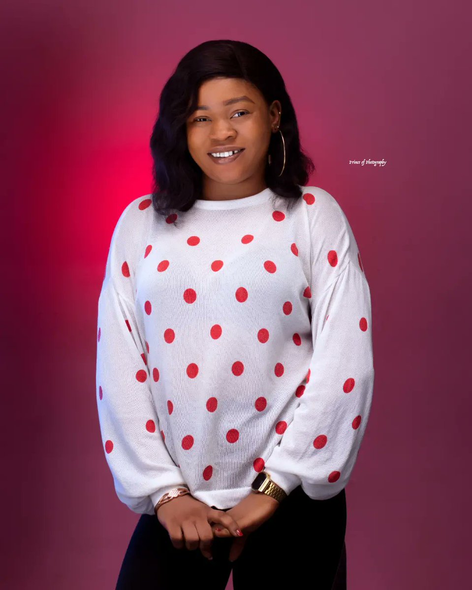 adegraphystudio's tweet image. Nothing you wear is more important than your smile.” Never stop smiling. @vicky

📸 @princeofphotography 

#photographyhub #studiophotography #portraits  #beauty #smile #selflove #selfbelief