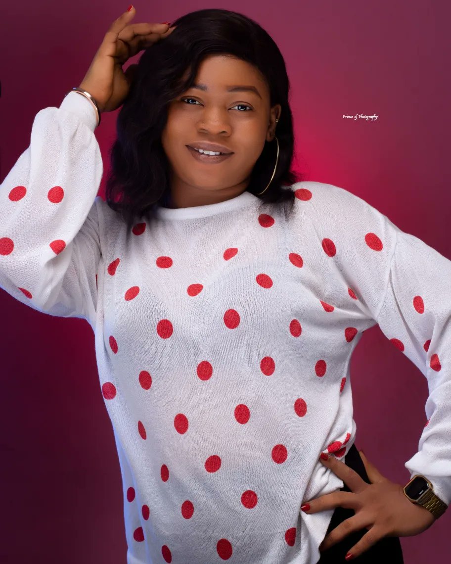 adegraphystudio's tweet image. Nothing you wear is more important than your smile.” Never stop smiling. @vicky

📸 @princeofphotography 

#photographyhub #studiophotography #portraits  #beauty #smile #selflove #selfbelief