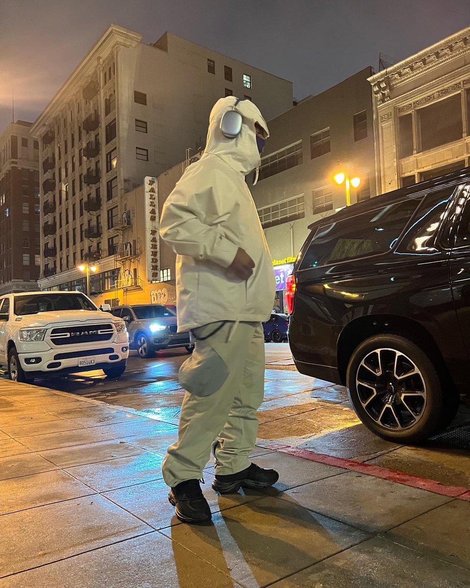 madeintyo's tweet photo. Mariah the Scientist - Walked In ft. Young Thug https://t.co/VWpooERNUX