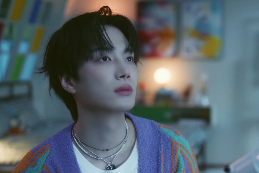 soompi's tweet photo. WATCH: Former #NUEST Member #KimJongHyeon (JR) Shines Like Dazzling “Lights” In Solo Debut MV
https://t.co/KDVl1ko5m3 https://t.co/yqDDxXlKac