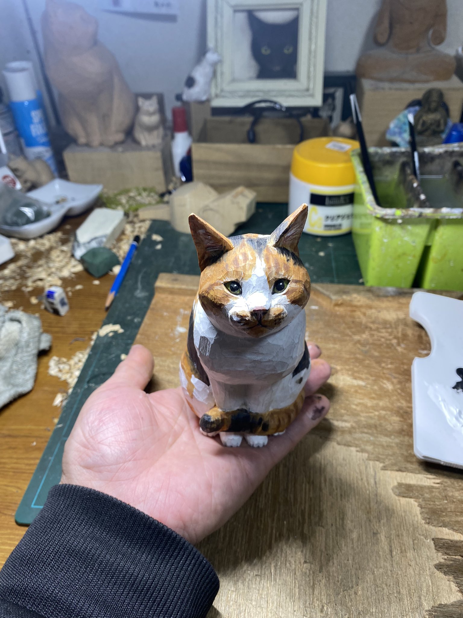 木製猫の彫刻 バンナイリョウジさん　ブローチ茶 木製猫の彫刻 バンナイリョウジさん ブローチ茶 - メルカリ