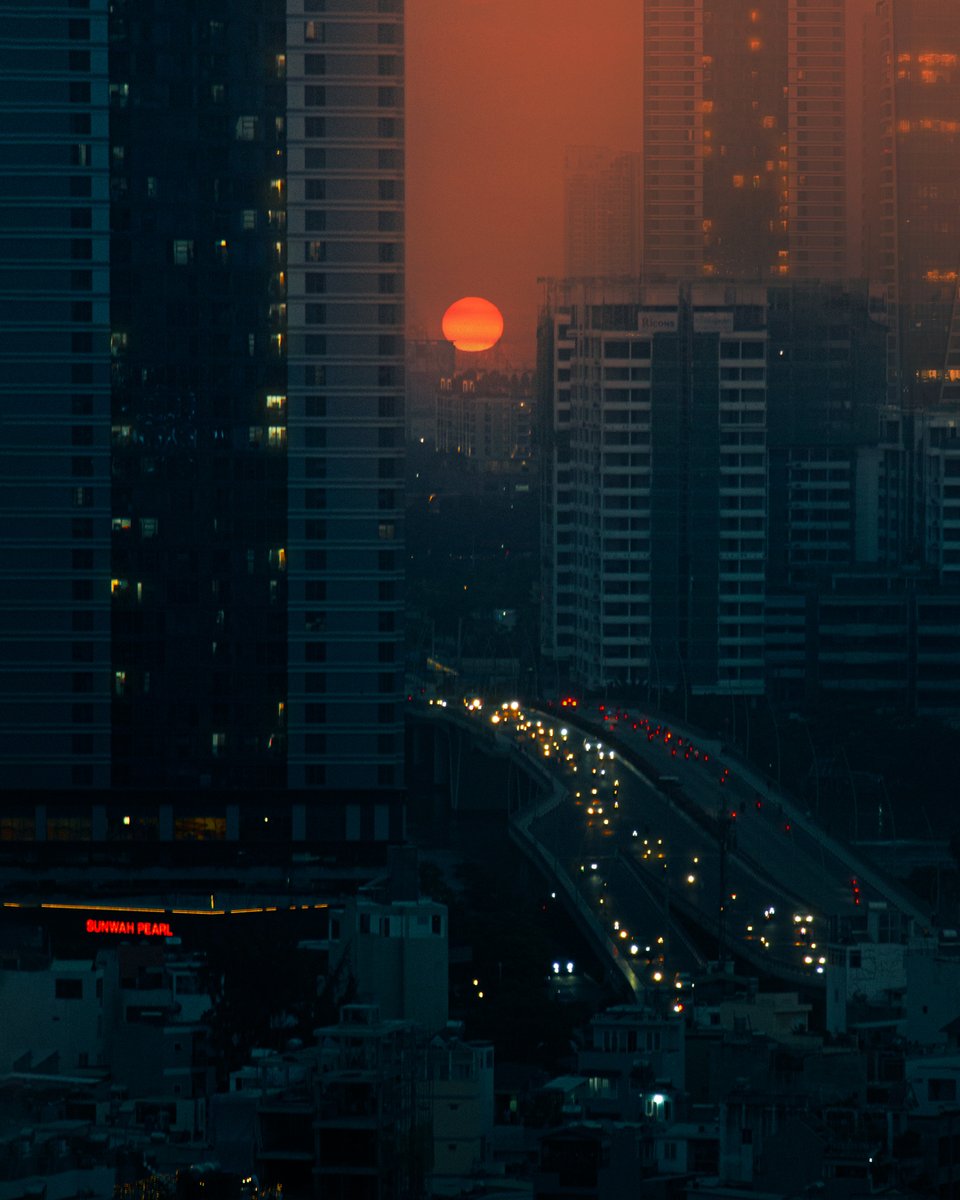 trungbaotr's tweet photo. lost in the city while your heart belongs to the sky https://t.co/fuZrnCEaxO