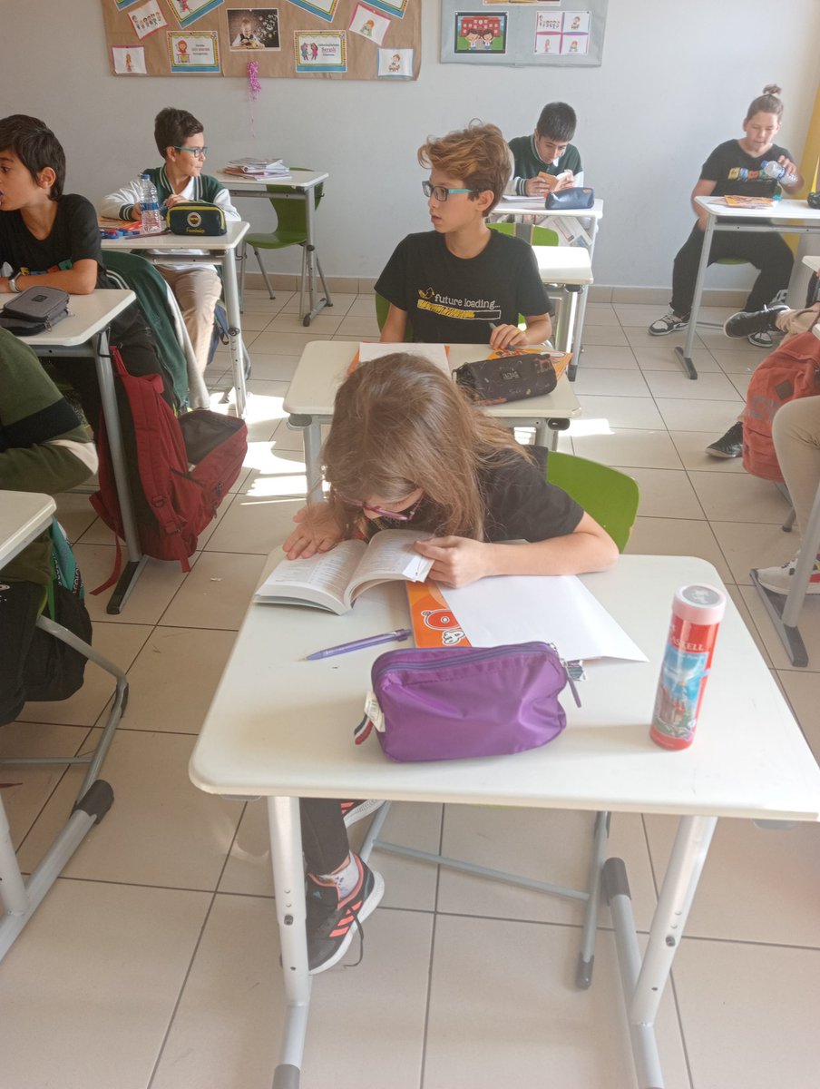 Wörterbuch-Wettbewerb 🇩🇪 Sınıf içi sözlük yarışması yapıldı, finalistler belirlendi 🤩 Sıra kampüs finalinde 🌟 <a href="/EnisEryaman/">Enis Eryaman</a> <a href="/UdoKywall/">Udo Kywall</a> <a href="/DogaOkullari/">Doğa Koleji</a> <a href="/DogaAlmanca/">Doğa Koleji Almanca</a> <a href="/mineasinan/">Mine Sinan</a> <a href="/baris__bilir/">Barış Bilir</a>