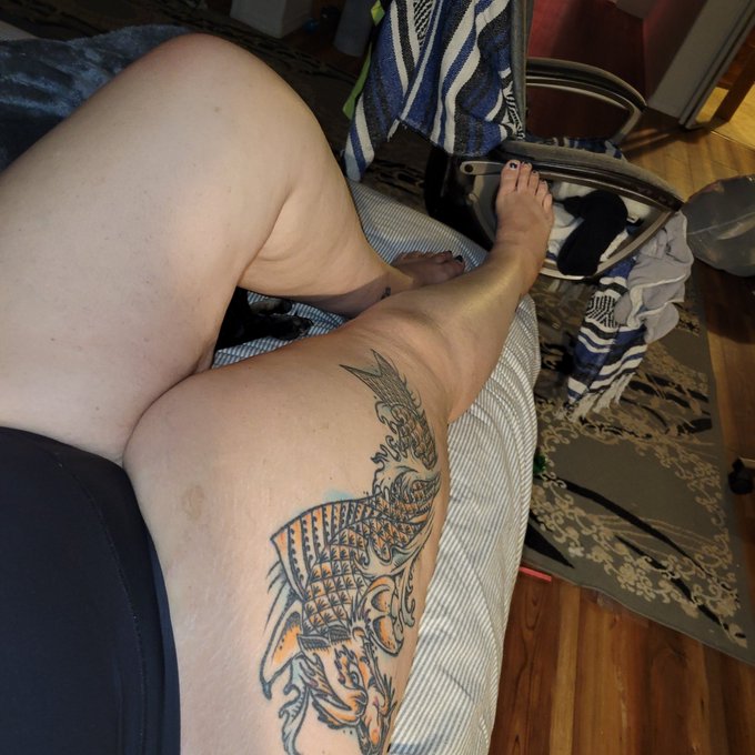 Waist may be smaller but I still have these thick thighs https://t.co/i9MHfvQfhA<a href="/tag/weightloss"class="tags"><span>#weightloss</span></a><a href="/tag/weightlossjourney"class="tags"><span>#weightlossjourney</span></a><a href="/tag/weightlosstransformation"class="tags"><span>#weightlosstransformation</span></a>