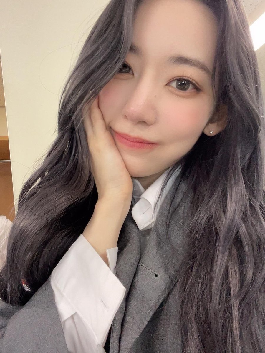444_celestial's tweet photo. Después de estar en el camión un total de 6 horas en los cuales estuve casi todo el camino regresando la misma canción, tuve que venir corriendo para decirles que le hagan stream a gold dust para hacer a una ninon aún más feliz ૮꒰っ˃̵///˂̵c꒱ა

ɢold ᴅu𝑠t 𝒈irl ྀི ɴ!n𝑜n https://t.co/fciu5zE4iz