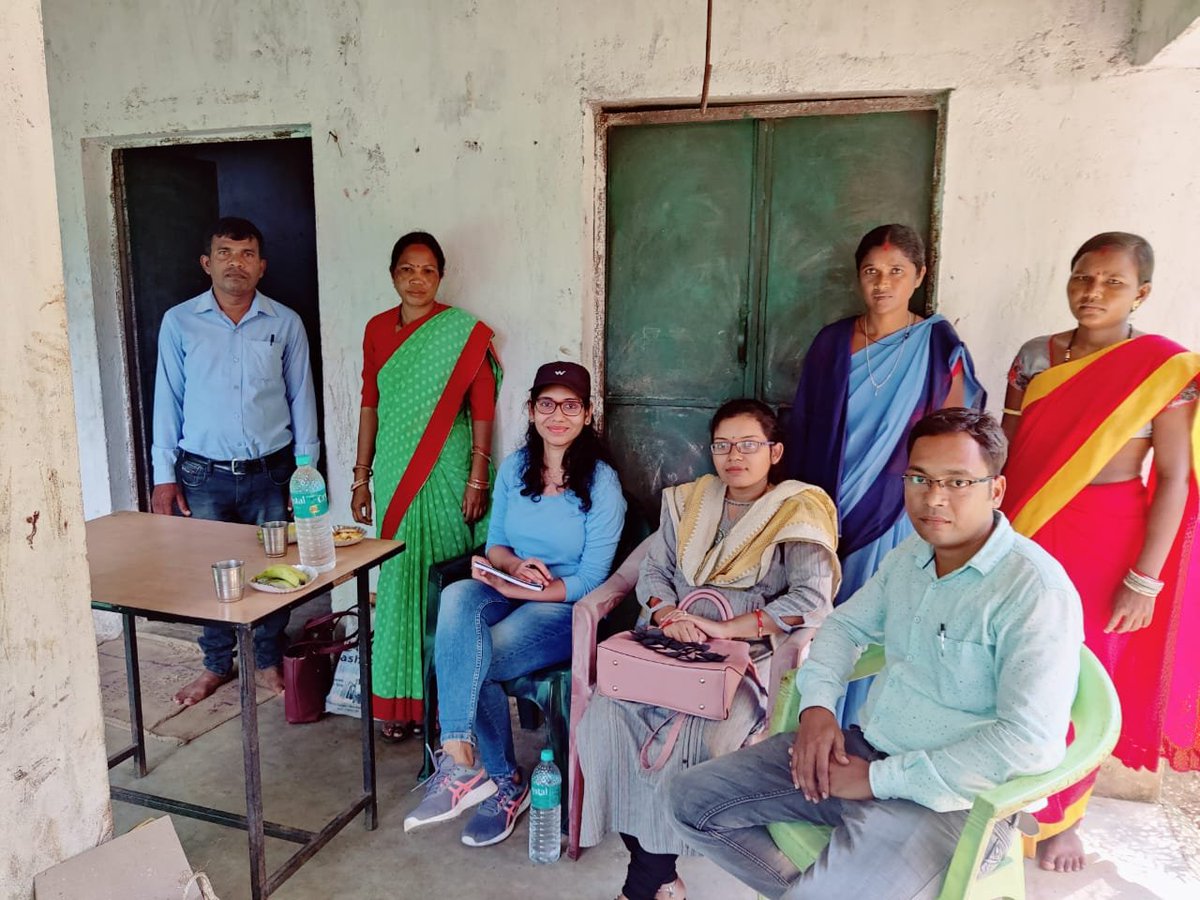 SAWMSisters's tweet photo. SAWM-UNICEF fellow Kasturi Swain talks to the #ASHA worker of five blocks Nuapara, Khariar, Komna, Boden &amp; Sainapali of #Nuapada dist. #Odisha. @SAWMSisters @UNICEFIndia #YoungWomenJournalistMentorshipProgramme #WorkingWomenAndTheirChildren https://t.co/S1thqMHa5u