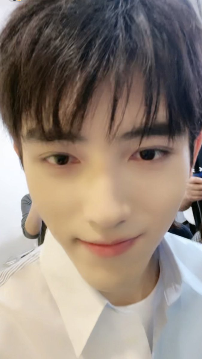 aa_arthur_'s tweet photo. 이사람아 너무 가까워서 심장떨리자나..😳 https://t.co/UxFVKOLTWx