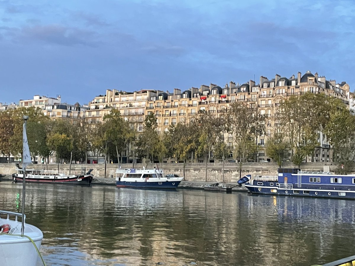 ProfJaneWalsh's tweet photo. Good morning ๐
๐ซ๐ทโค๏ธ#Sunrise #Paris #WorkingAdventures https://t.co/Njf8JWfyBM