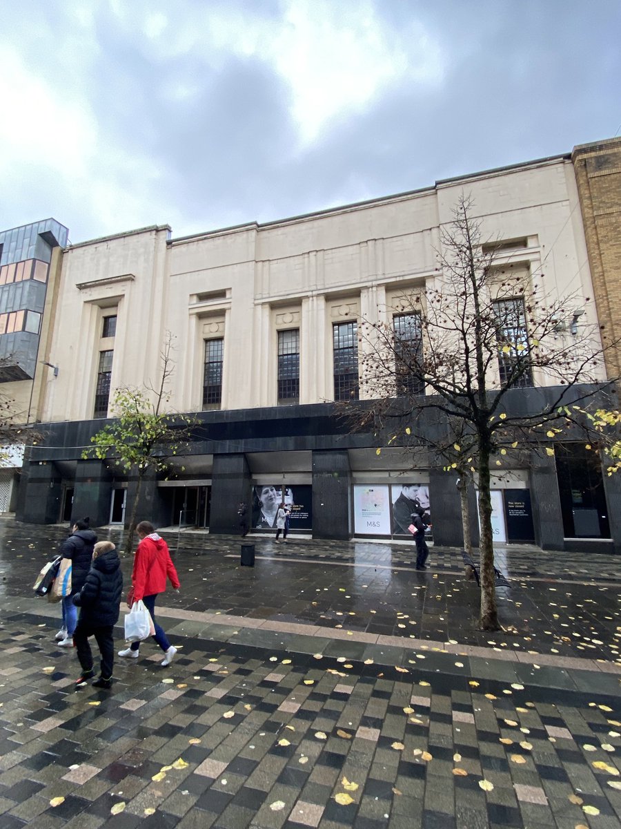 #PlanningStuff in #Glasgow: A year on from #COP26 it’s depressing to see a proposal to demolish @marksandspencer on Sauchiehall Street only to replace it with a “could be anywhere” student housing scheme which doesn’t even explore retaining Robert Lutyens’ classy facade👇😢🤦‍♂️🤯!