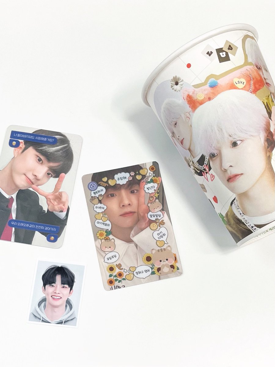 lQveyou_th's tweet photo. 𝙃𝙖𝙥𝙥𝙞𝙣𝙚𝙨𝙨 𝙘𝙤𝙢𝙚𝙨 𝙛𝙧𝙤𝙢 𝙌
-

생일카페 특전이였던 그립톡, 오마모리 키링, 띠부띠부씰, 증명사진+포카프레임세트 수량조사 입니다!

꼭 구매하실 분들만 폼 작성 부탁드립니다!

🗓 11월 8일 ~ 11월 11일 23시 59분까지
https://t.co/bwB1aJUaNo https://t.co/mILu1s0v8O