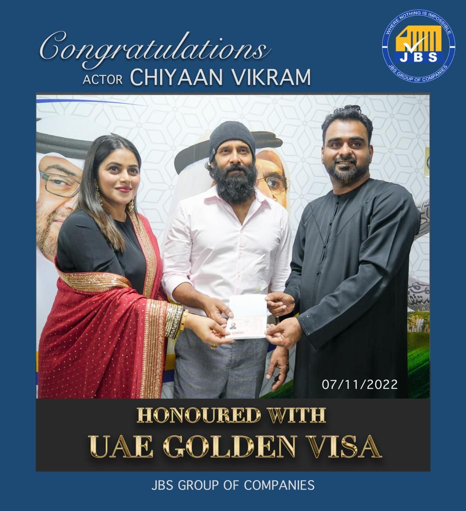 Congrats to the Golden Celebrity @Actor_Vikram for receiving the prestigious UAE Golden Residency 
@shamna_kkasim @jumaalmheirigr1 
#uaegoldenvisa  #tamilactor #ChiyaanVikram𓃵 #Vikram #TamilNadu #uae #shamnakasim #actorvikram