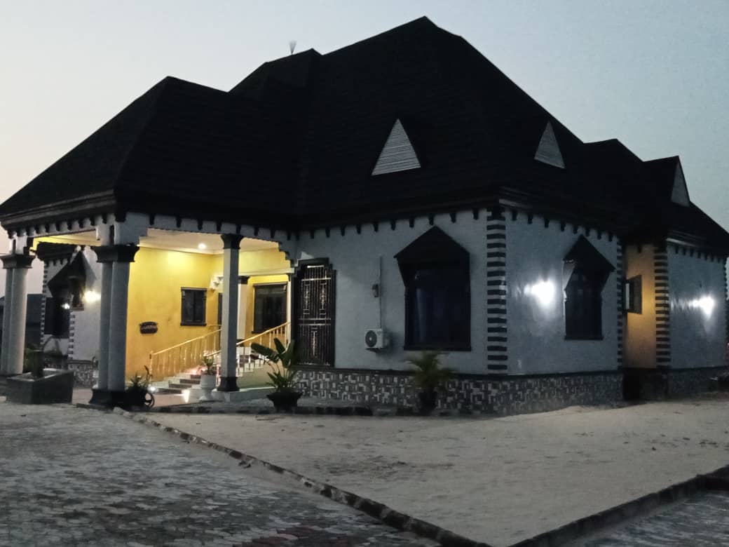 GoodhomesPrope2's tweet photo. This property is listed for 50m five bedroom bungalow located in the heart of warri https://t.co/ekaMtLGf5Z