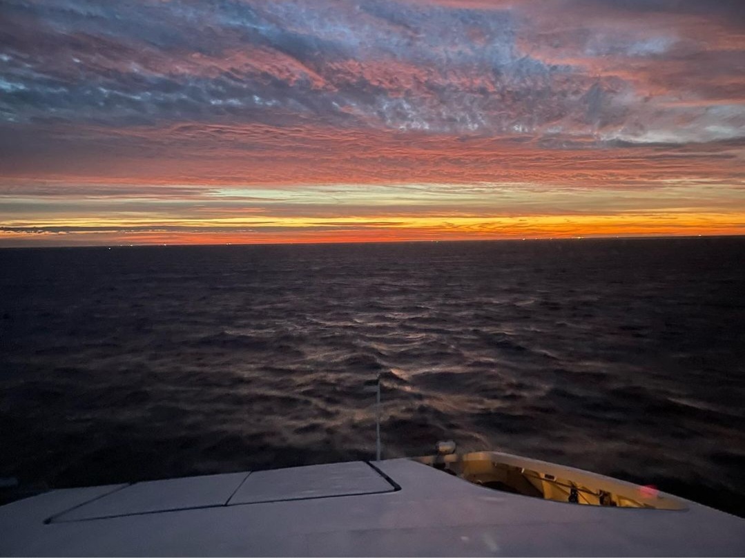 rederijdoeksen's tweet photo. Het ms Vlieland is nu onderweg naar #Harlingen. Kapitein Jelle van Randen heeft maar een prachtig uitzicht vandaag 👍💙 #captainsview #ochtend #wadden https://t.co/J9t36pbAF8