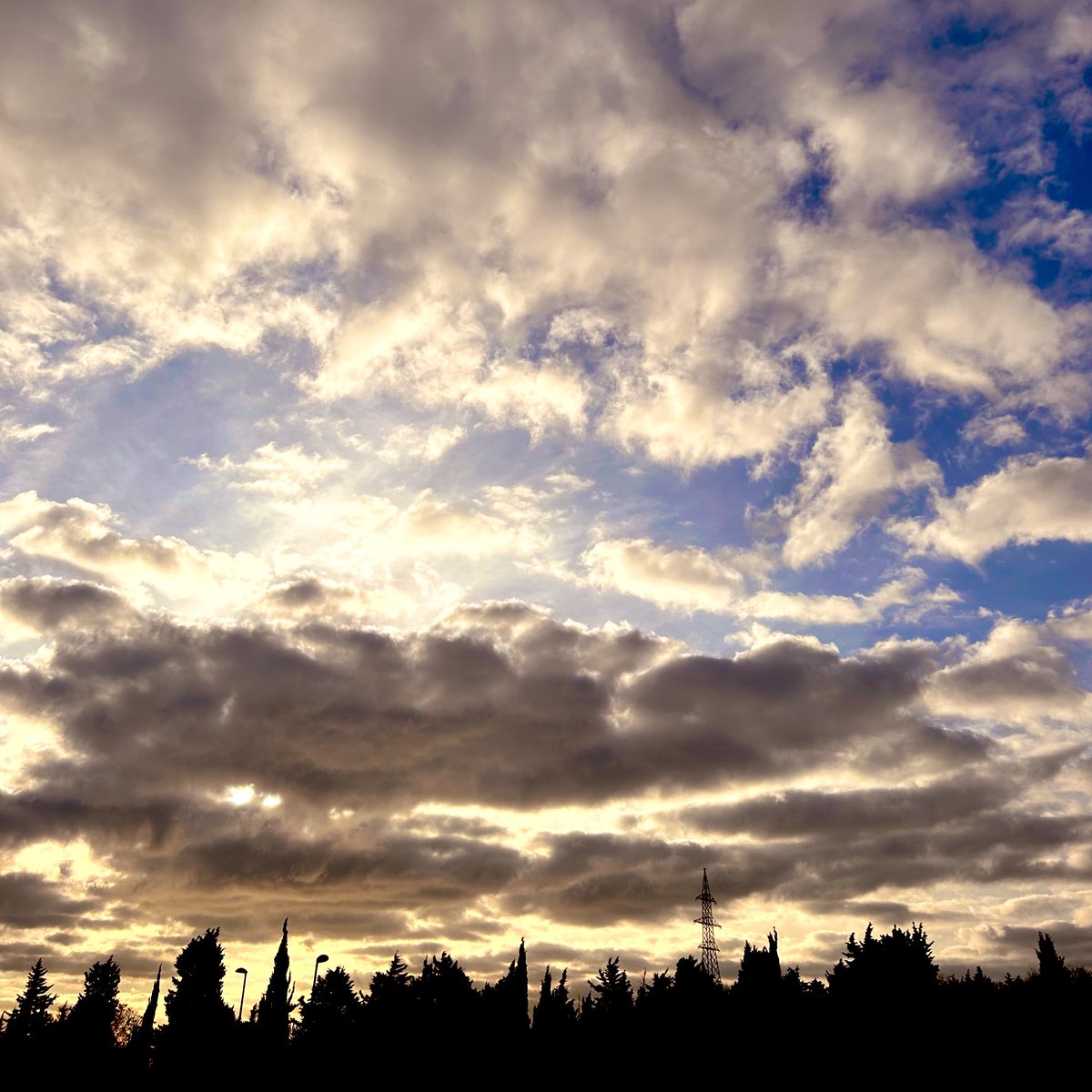 senden önce her yeri aydınlattım ki tökezlemeden yürü ve koş🤍
