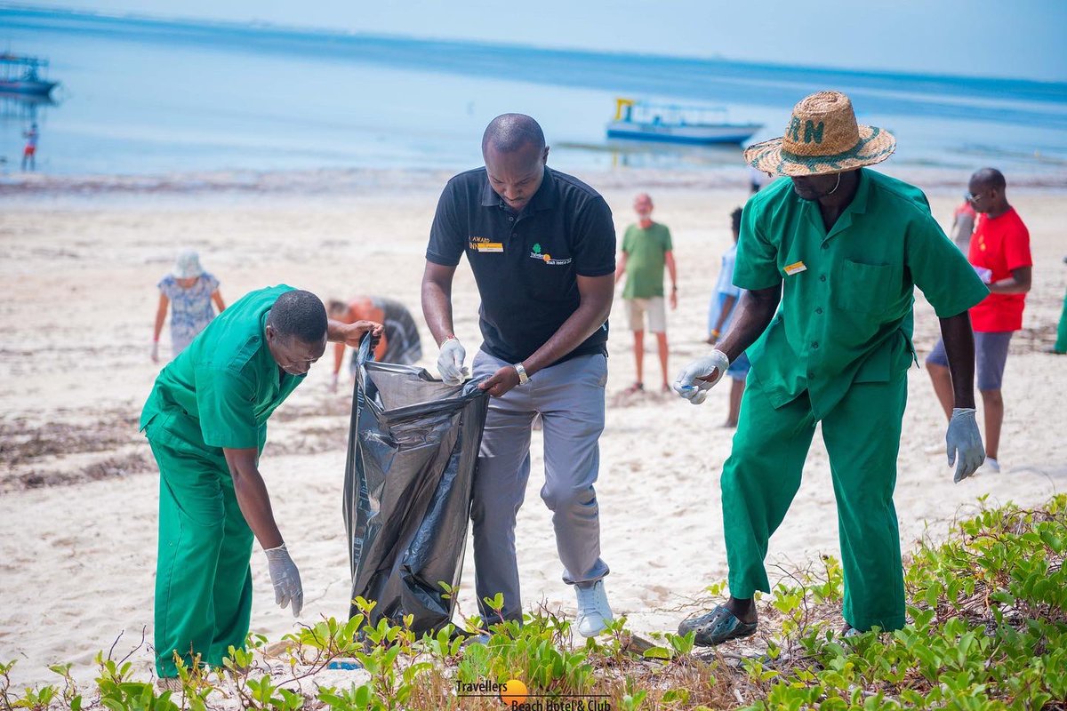 TravellersHtl's tweet photo. #CheersTo35 🥳 
This past weekend we kicked off our celebrations of 35 years of existence through a beach clean-up session that marked a great way for us to bond with all our stakeholders &amp; most importantly play our part in preserving the marine ecosystem. https://t.co/hqSDnenv8z