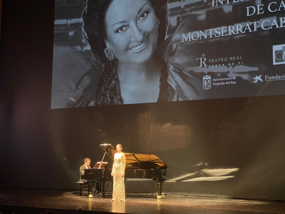 Premios obtenidos por nuestra alumna egresada Anna Kabrera en el Concurso Montserrat Caballé: 2º premio ex-aequo,el Premio Teatro Real y el Premio Teatre del Liceu. La acompañó Omar Sánchez.¡Enhorabuena!

#alumnoscontalento #profesorescontalento #opera #vuestroéxitoesnuestroéxito