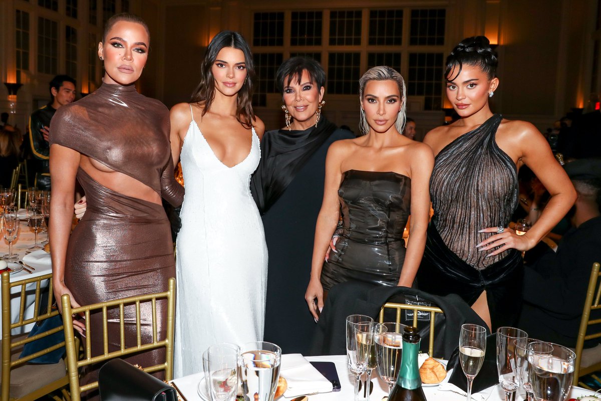 KhloeKardashianFans.com tweet media
