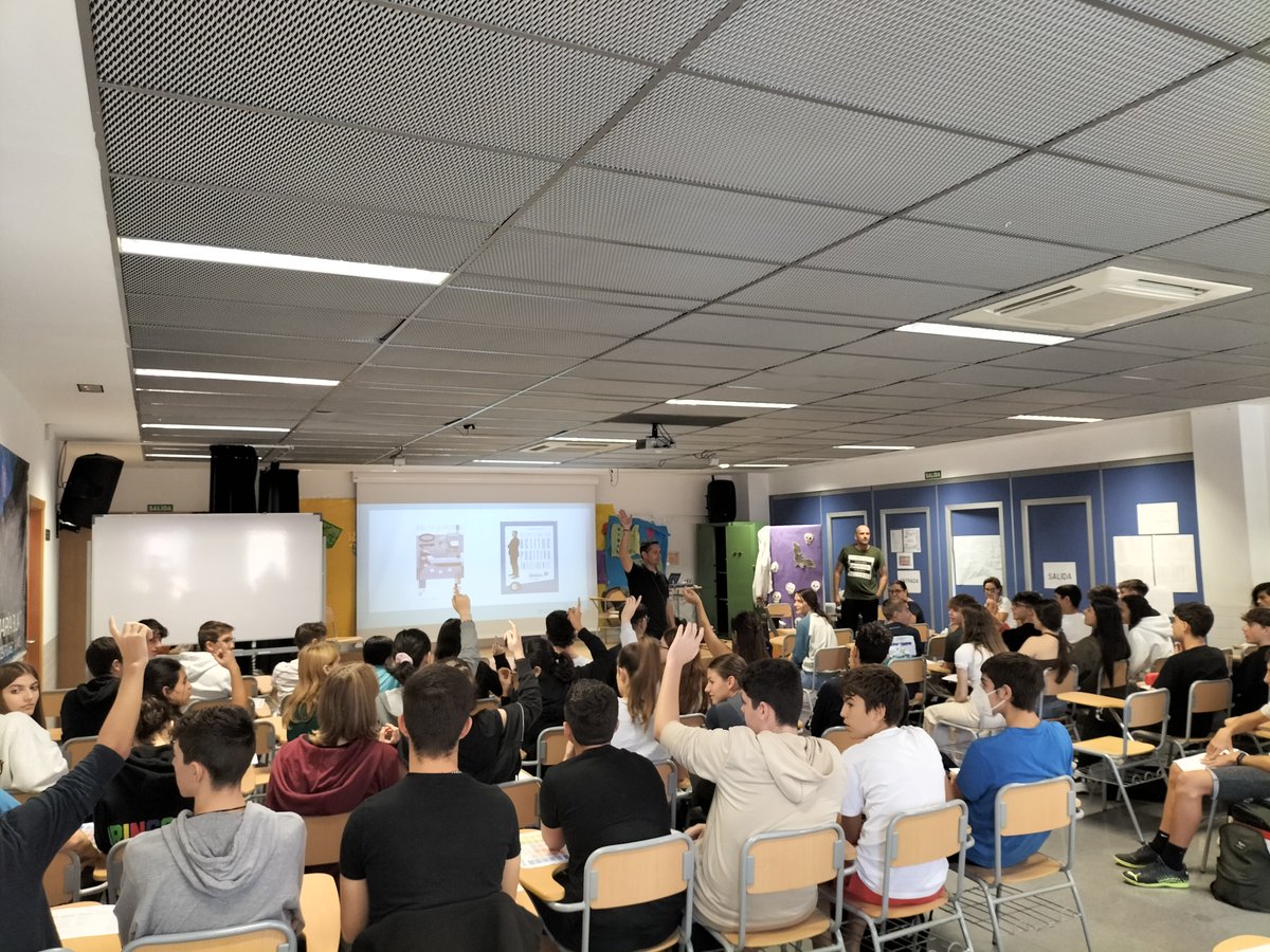 Gran trabajo <a href="/fabian_villena/">Fabián Villena</a> con #adolescentes en los centros educativos via <a href="/dipuAlicante/">Diputación de Alicante</a> <a href="/LaDipuSocial/">Dipu Social Alicante</a>  #relacionessanas #inteligenciafinanciera #crecimientopersonal #habilidades bit.ly/3UyePJM