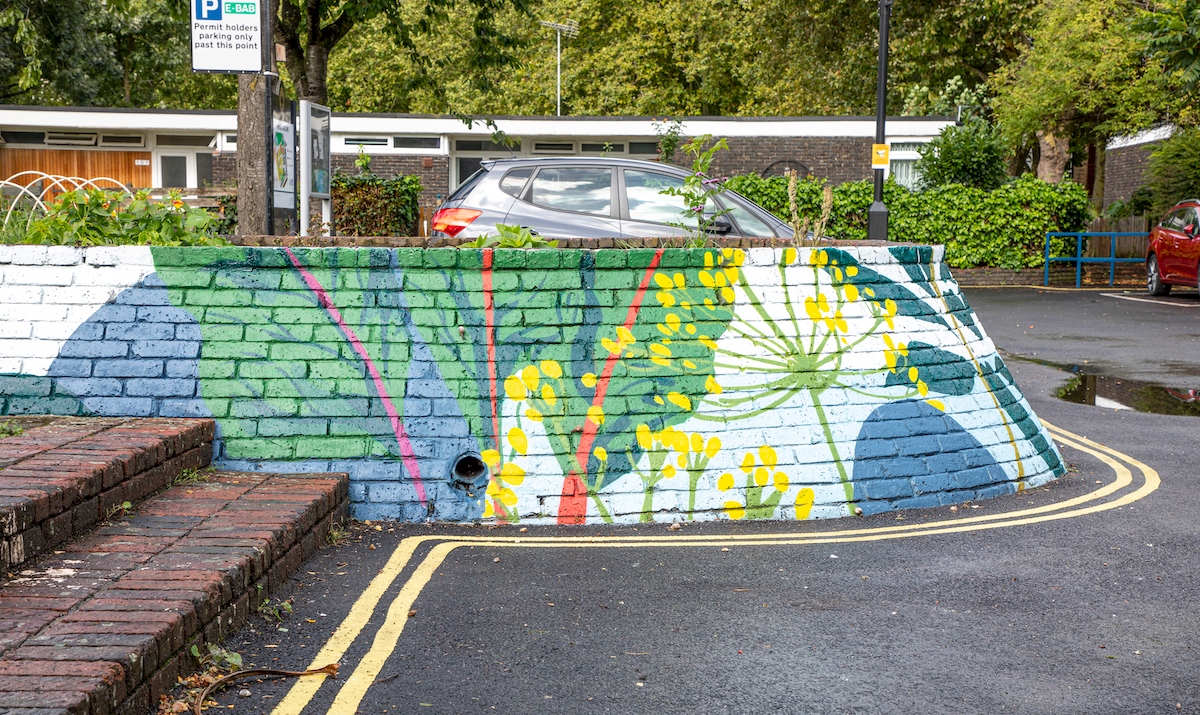 Murals we installed on Brandon Estate, Ldn back in 2021 as part of a regeneration project for Southwark Council.
⁠Designs chosen by local residents and school children.⁠
⁠
Collab with Hixxy <a href="/josephinelunita/">hixxy</a> + <a href="/TLMC_LTD/">The London Mural Company</a>
⁠
#exteriormurals #muralartwork⁠ #muralcompanyuk