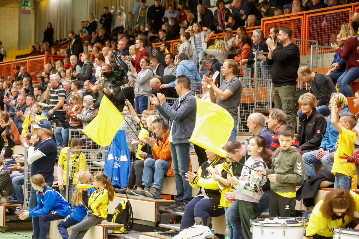 Impressionen! 🖼️

Dienstag - Zeit für ein paar Bilder von Samstagabend. Habt ihr euch bereits vom "Fight in der Glockenspitz" erholen können? 😅

#handball #dritteliga #krefeld #moers #duisburg #viersen #düsseldorf #handballpic #picture #impression #impressions #sportpic