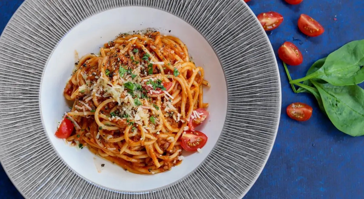 Women Talking (@womentalking) on Twitter photo Bone Broth Bolognese Recipe -
A delicious, hearty spaghetti Bolognese recipe featuring beef bone broth, for an extra hit of deep, savoury flavour.
womentalking.co.uk/women-talking-…
#recipe #food #healthy #wellbeing #bonebroth #tomatoes #goodness #herbs <a href="/PurplePilchard/">Purple Pilchard</a> Bone Broth Bolognese Recipe -
A delicious, hearty spaghetti Bolognese recipe featuring beef bone broth, for an extra hit of deep, savoury flavour.
womentalking.co.uk/women-talking-…
#recipe #food #healthy #wellbeing #bonebroth #tomatoes #goodness #herbs <a href="/PurplePilchard/">Purple Pilchard</a>