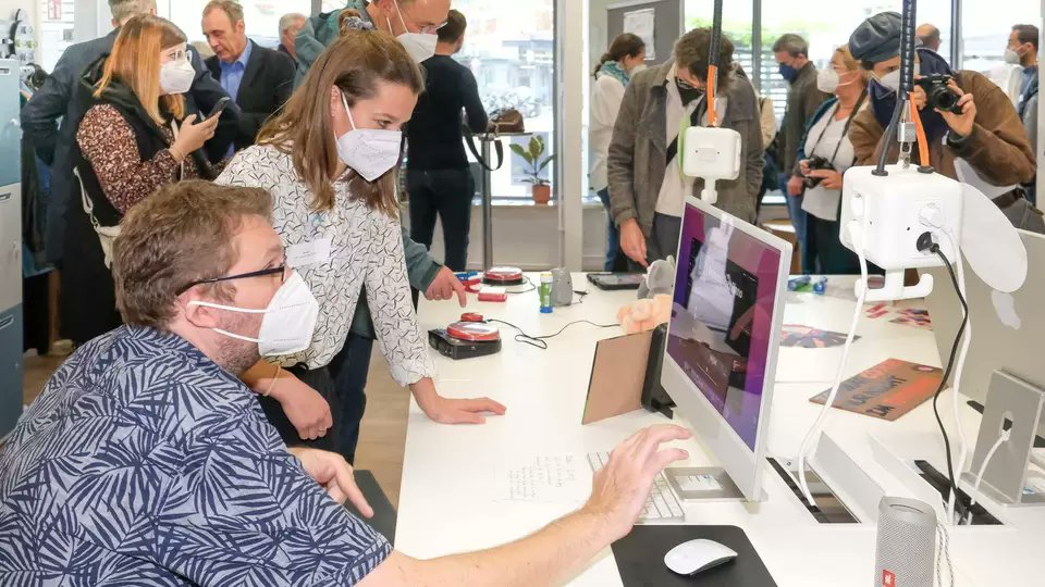 "Als Vertreter des Stadt Friedrichshafen lobte Bürgermeister Andreas Köster die Umsetzung des Projekts: „Das Klima in unserer Zeit wird frostiger. Nur gemeinsam können wir etwas Positives bewirken, stark sein und zusammen Ziele erreichen."🚀 #PIKSL 
bit.ly/3ht5bdq