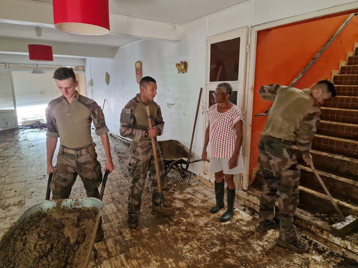 #1RI – Actuellement en mission en Martinique, la 9e cie a été engagée en Guadeloupe suite à la tempête FIONA mi-septembre ⛈💨 pour venir en aide à la population en appui des forces locales. #SoldatsdelaNation #FiersdeNosSoldats 
@DFBrigade @33eRima