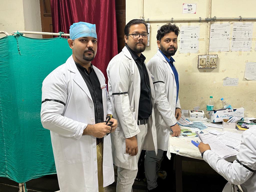 drvinay_aiims's tweet photo. GSVM Medical college , UTTAR PRADESH showing thier support to agitating Doctors of #Haryana wearing Black Ribbon.

#Bond_Free_Bharat @ANI @PTI_News @RDA_UP @NMSF3 https://t.co/nv29UCPphP
