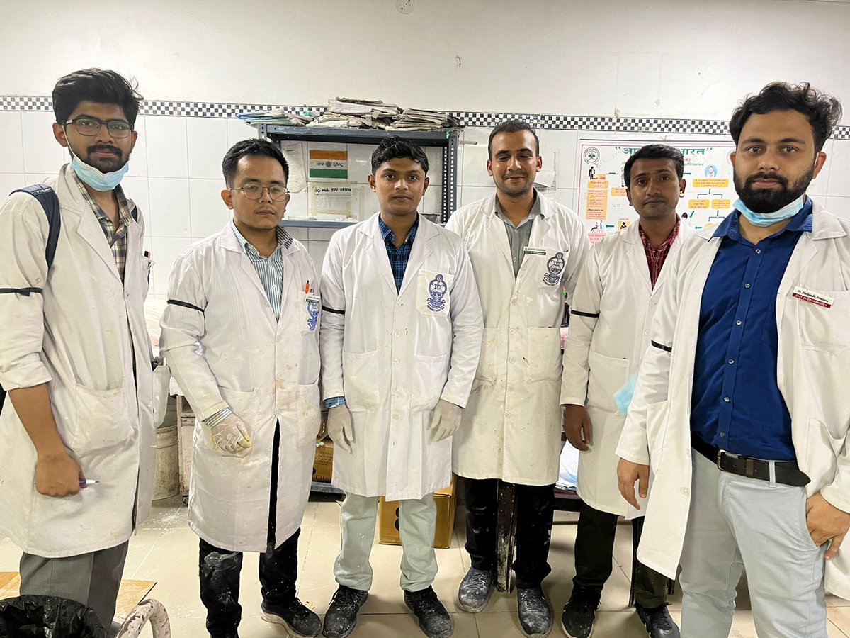 drvinay_aiims's tweet photo. GSVM Medical college , UTTAR PRADESH showing thier support to agitating Doctors of #Haryana wearing Black Ribbon.

#Bond_Free_Bharat @ANI @PTI_News @RDA_UP @NMSF3 https://t.co/nv29UCPphP