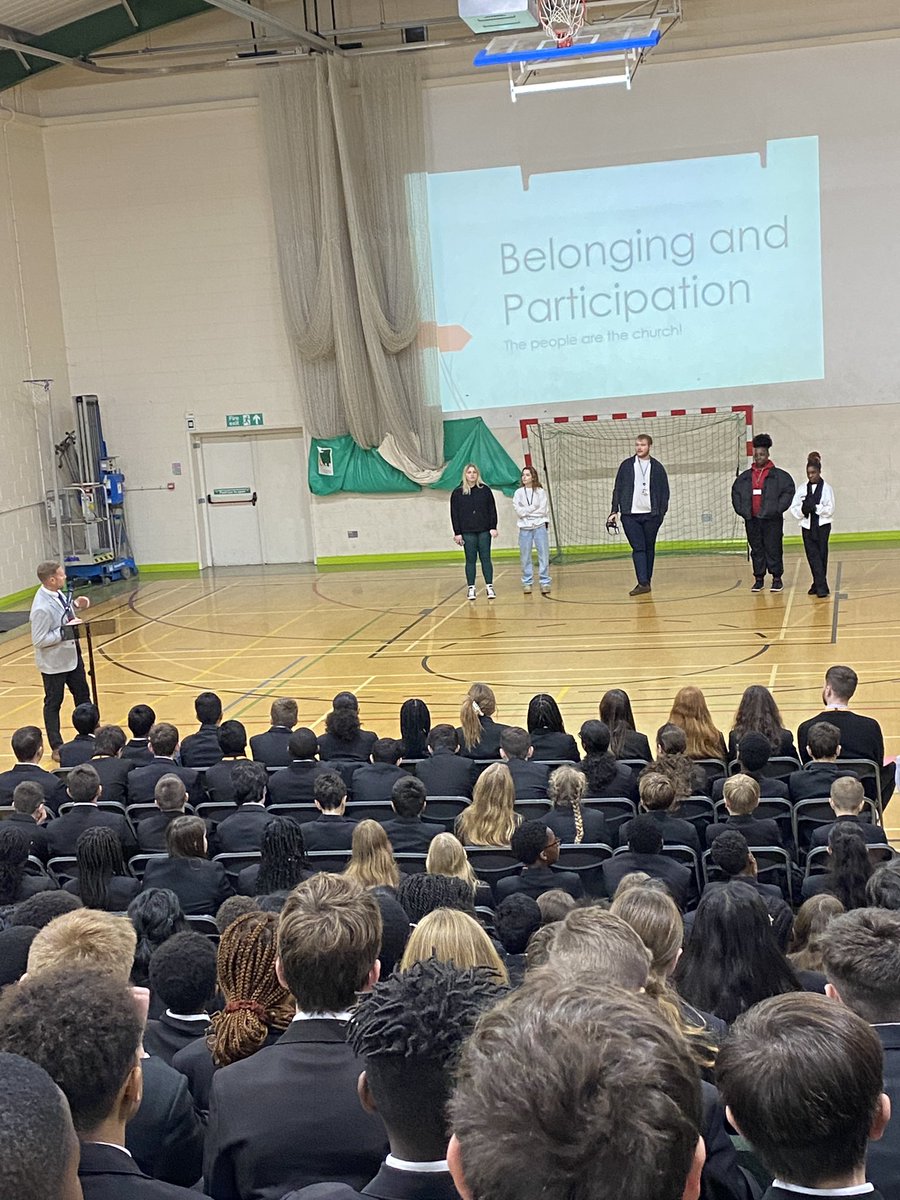 Our fantastic 6th form chaplaincy team <a href="/TTCSNottingham/">The Trinity Catholic School</a> preparing our prayer resources and getting all of KS3 involved🙌🏽#kingdom <a href="/TtcsSixth/">TTCSSixth</a>💚