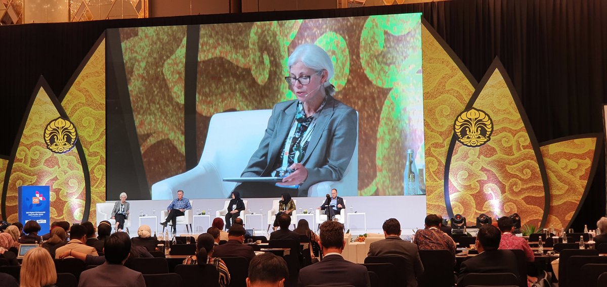 bensowter's tweet photo. Professor Dawn Freshwater, President of @AucklandUni opens a fascinating panel on charting a sustainable future at #QSHigherEdSummit Asia Pacific 2022. Are universities taking these challenges seriously enough? The short answer... ? https://t.co/LV5E83oia7