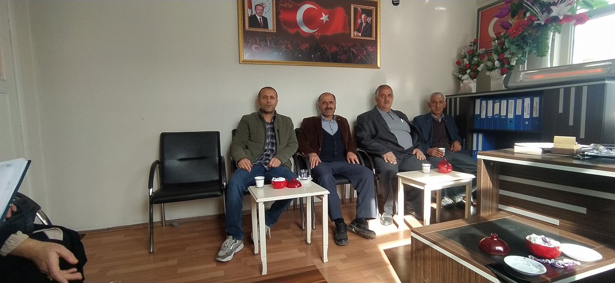 Akgevass's tweet photo. Haftalık yönetim kurulu toplantımızı sayın  ilçe başkanımız @TahsinDeirmenc6 riyasetinde gerçekleştirdik.Hayırlara vesile olur inşallah 🇹🇷🇹🇷🇹🇷🇹🇷
@K_Turkmenoglu_V @erkankandemir @RUKENKLERCi @firat_gulesce
@AK_PartiVan https://t.co/MoiQHpGQVx