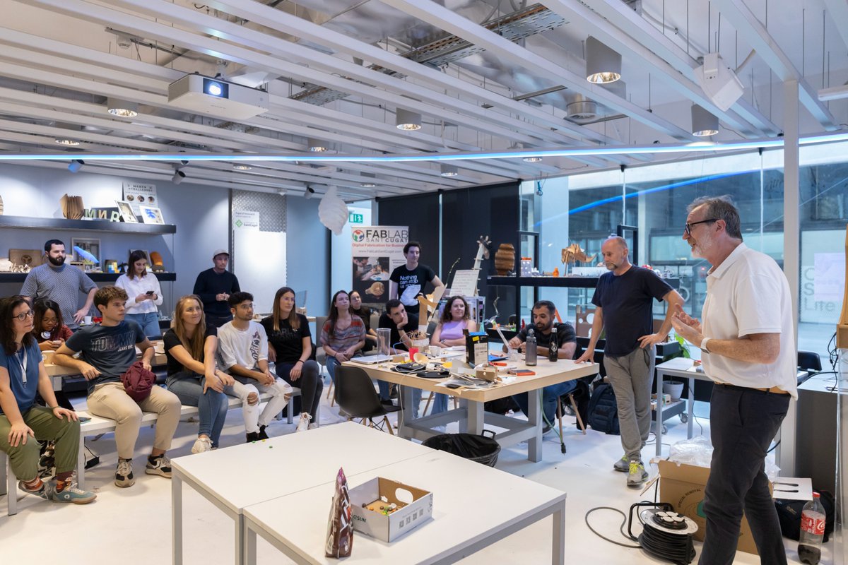 Esade's tweet photo. Can you design an @mms_es dispensing machine in 8 hours? 
Teams from the Challenge-Based Innovation (#CBI) program run by #Esade, @la_UPC and @iedbarcelona, took part in a #MakeAThon bootcamp at the Sant Cugat @FabLabStQ to better understand digital fabrication tools 💪 https://t.co/8qEbQRceVu