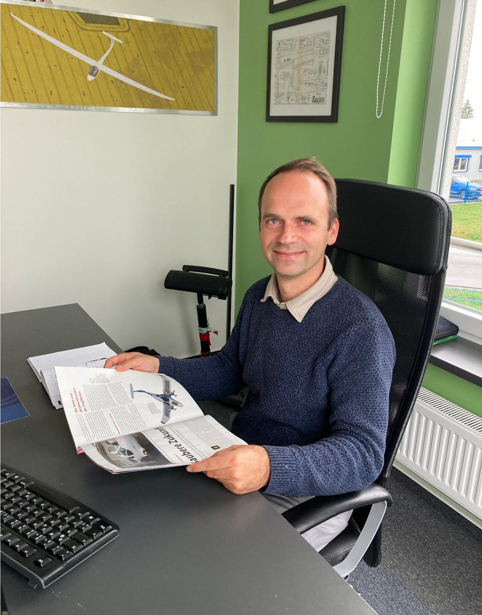 apus_zero's tweet image. The @fliegermagazin reported in issue 10-2022 about the secret of our i-2! We don‘t store the hydrogen in liquid form but in gaseous form. The annular tanks are located in the wings. The fuel cell, which generates the electricity for the motors, is located in the nose.
#hydrogen