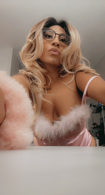 Blondie is needing the attention 😘 hurry and come chat! #legallyblonde #blondie #fun #AfricanSocialStar